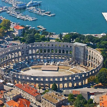 Apartament Centurio *